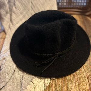 Liz Claiborne Elegant Black Hat